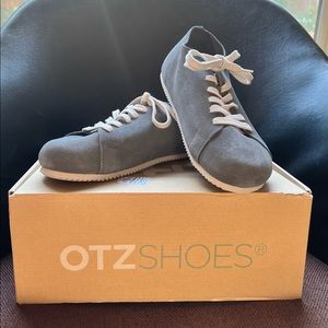 Men’s OTZ lace up shoe.